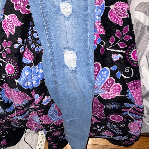 light jeans, distressed - Picture 2 of 4